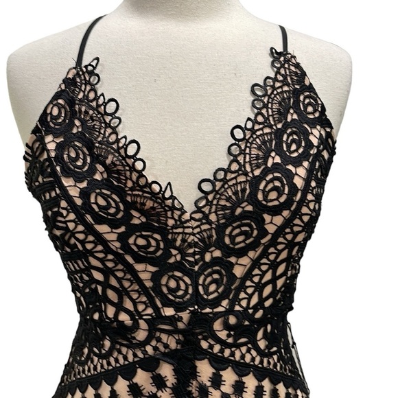 NWT ASTR The Label Lace High Low Body Con Strappy Dress SZ M Black Nude - Picture 4 of 9